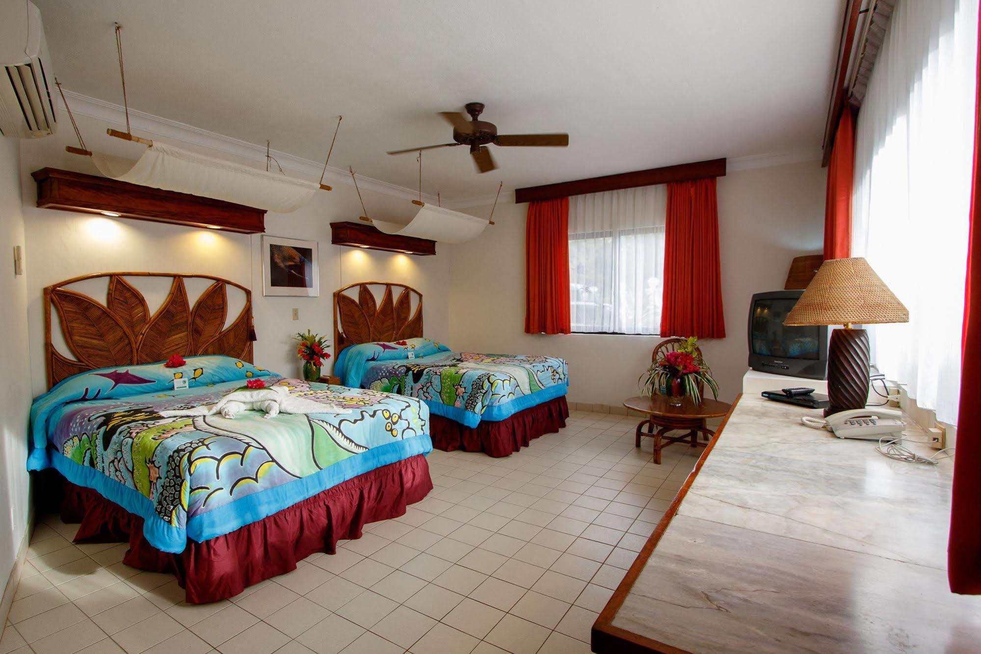 Manta Ray Bay Resort Colonia Zewnętrze zdjęcie